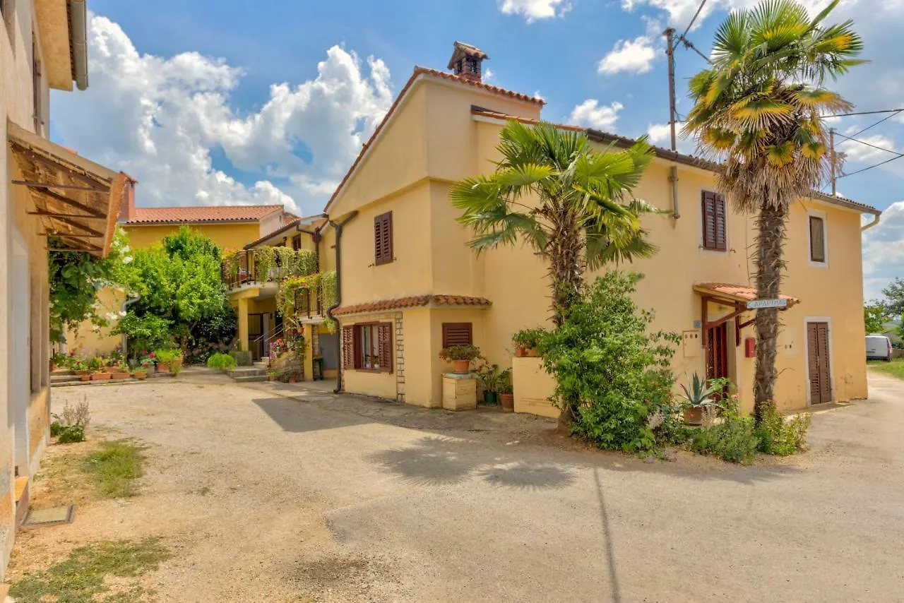 Apartments Redenta Tar-Vabriga