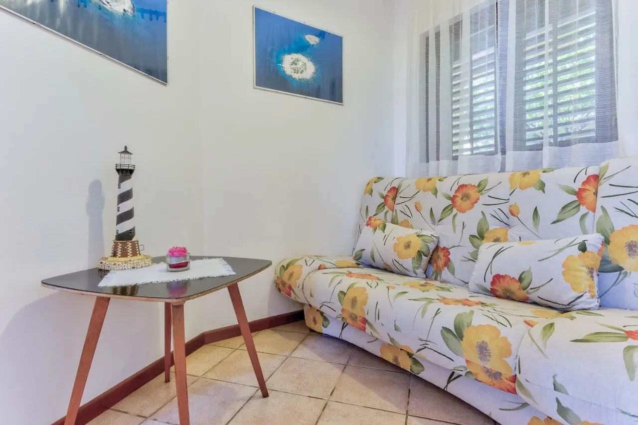 Apartments Redenta Tar-Vabriga 0*,  Croatia